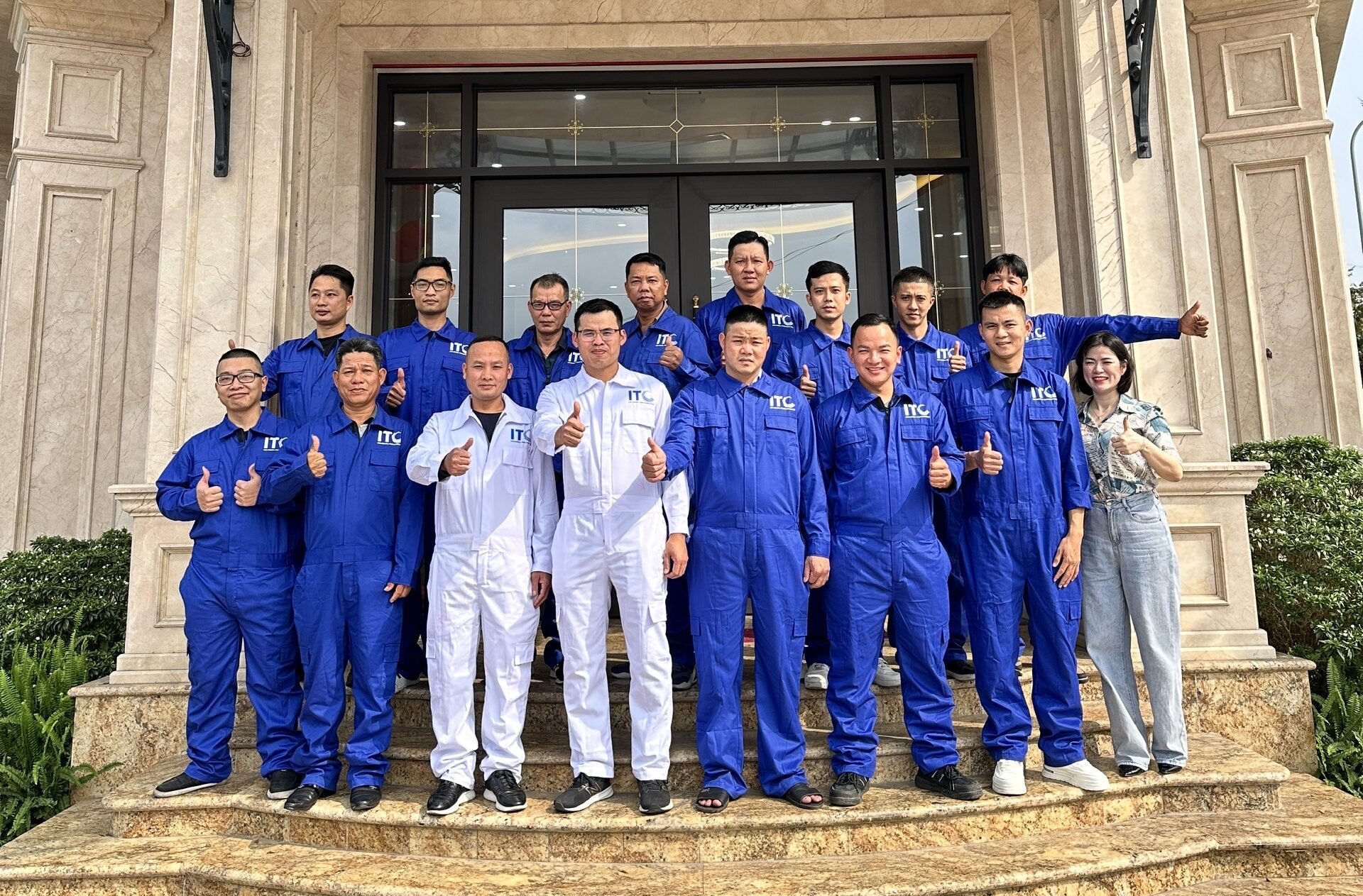 PANAMAX FLEET EXPANSION: ITC JSC WELCOMES MV DOLPHIN 82 TO ITS MODERN LINEUP 3 OUR PROFESSIONAL CREW ON THE PANAMAX DOLPHIN 82 VESSEL